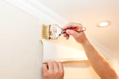 Pose de papier peint à Léning — revêtements muraux et toiles de verre